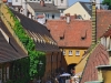 Fuggerei mit dem Blick auf das Rathaus